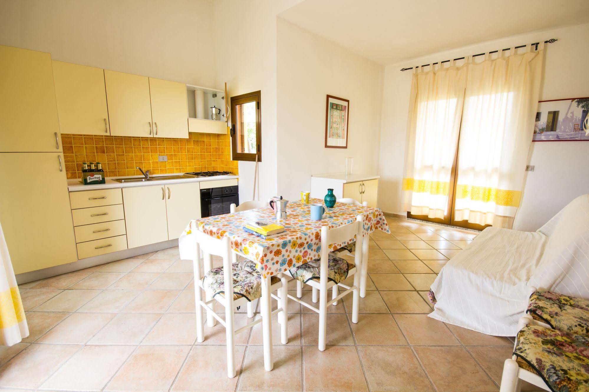 Iris Apartment *