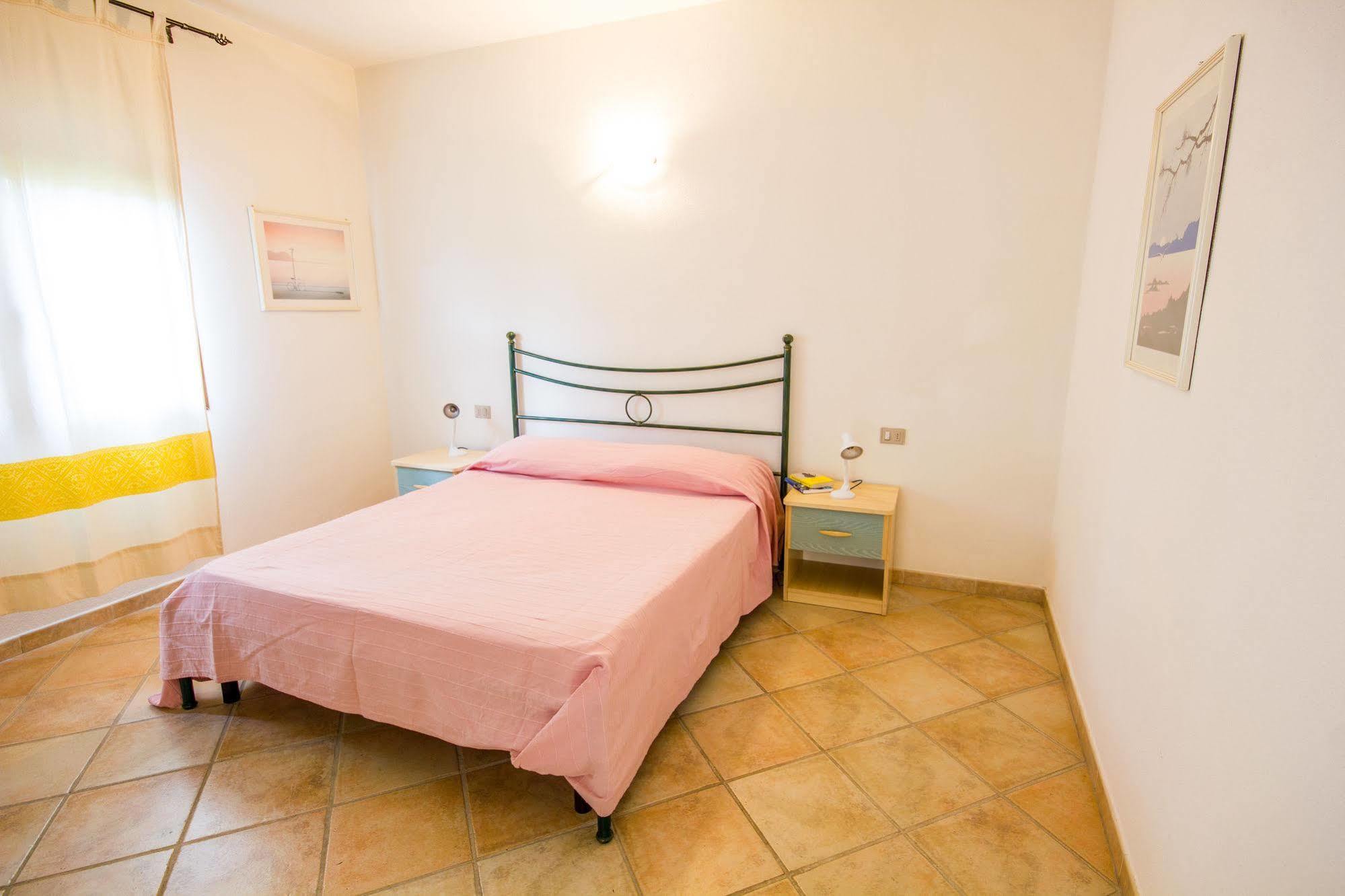 Iris Apartment *
